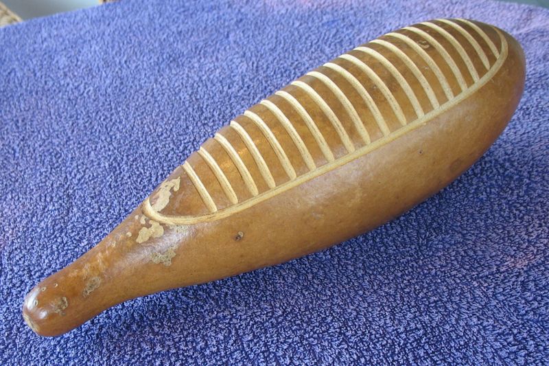 800px-Guiro_cubano.jpg